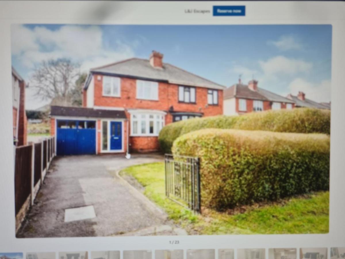 L & J Escapes- 4 Bedrooms Suitable For Contractors And Families- Large Private Parking-10 Minutes To M6 Junction 9 Coseley Exterior foto